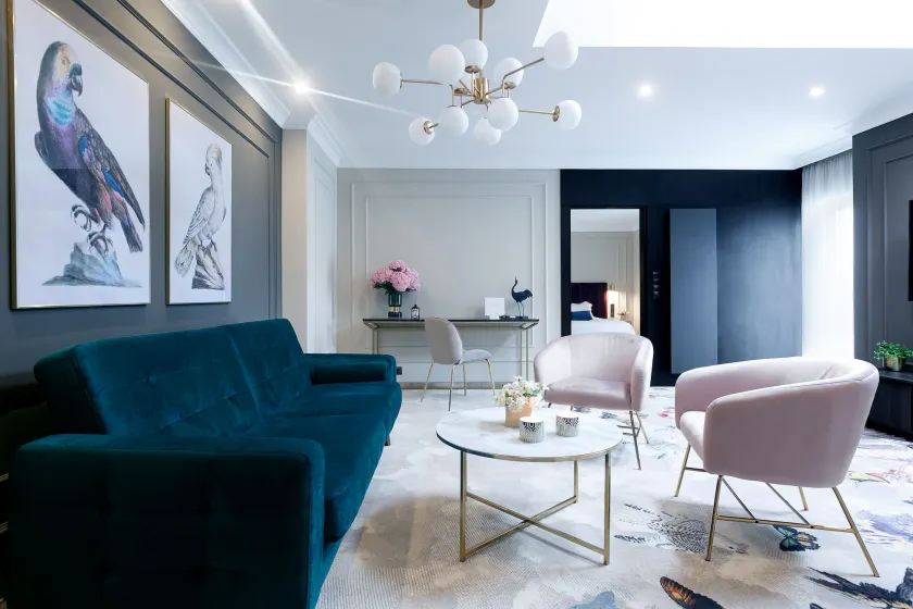 Queen Boutique Hotel - Image 1
