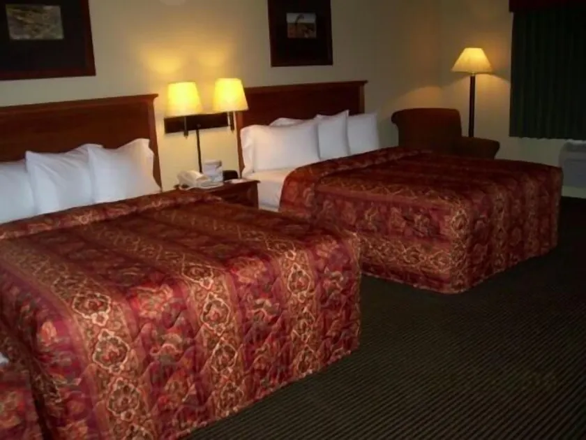 Borger Ambassador Inn - Image 1