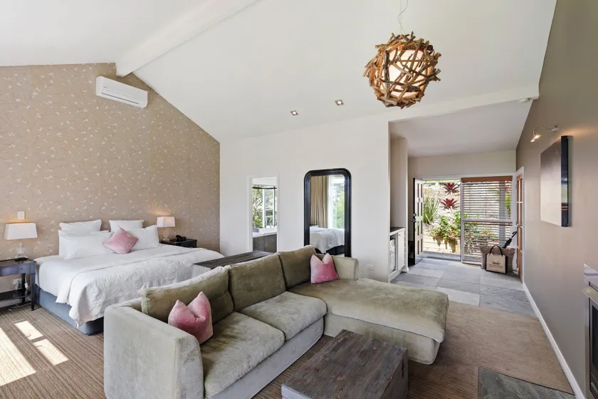 Woodhouse Mountain Lodge - Image 1