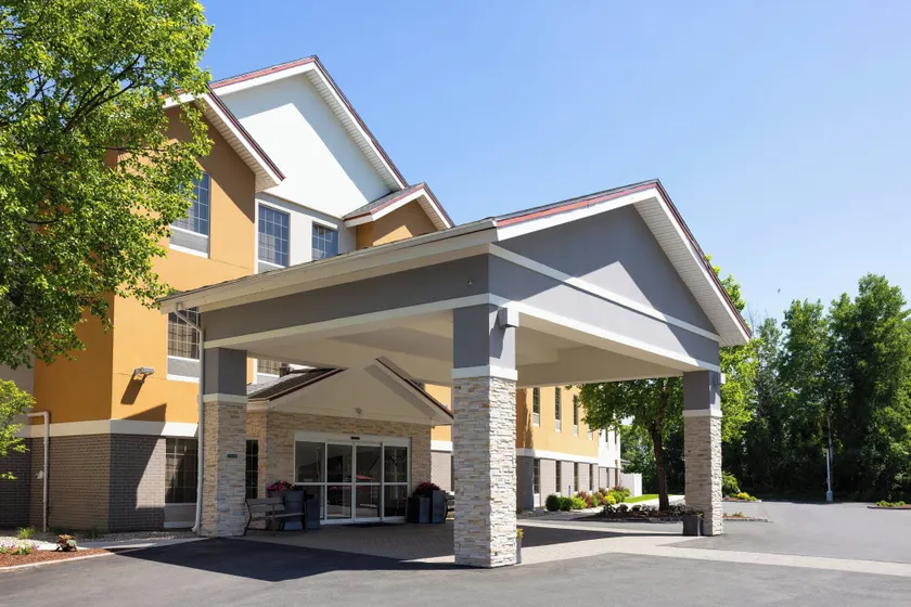 Holiday Inn Express Hotel & Suites Brattleboro by IHG - Image 1