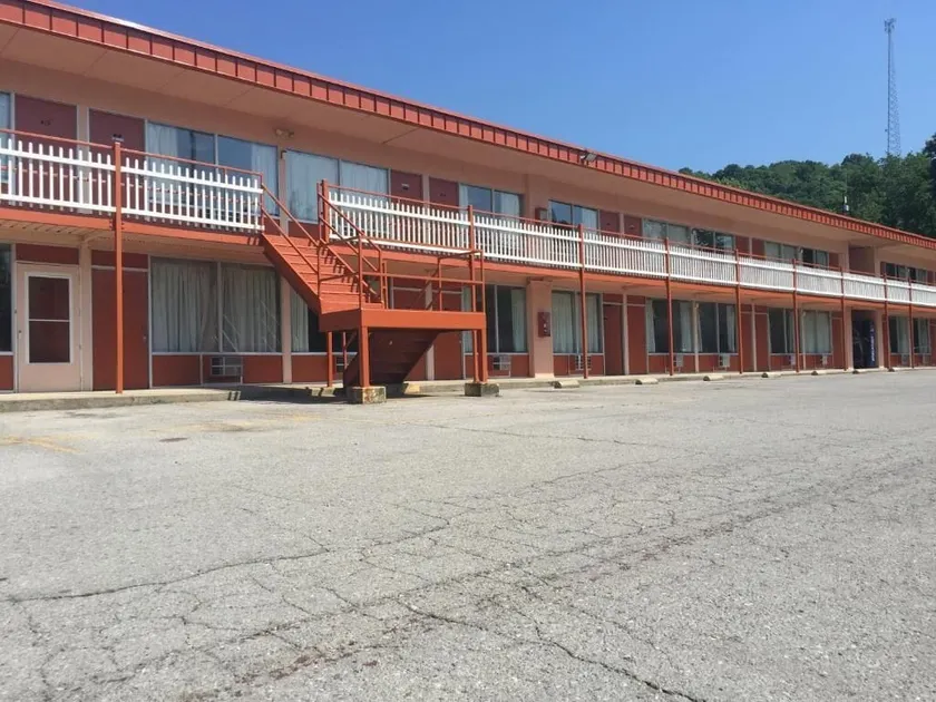 Daniel Boone Motor Inn - Image 1
