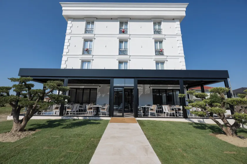Hotel By Holiday - Image 1