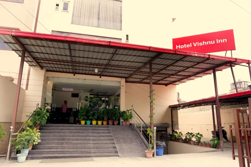 Hotel Vishnu Inn - Image 1