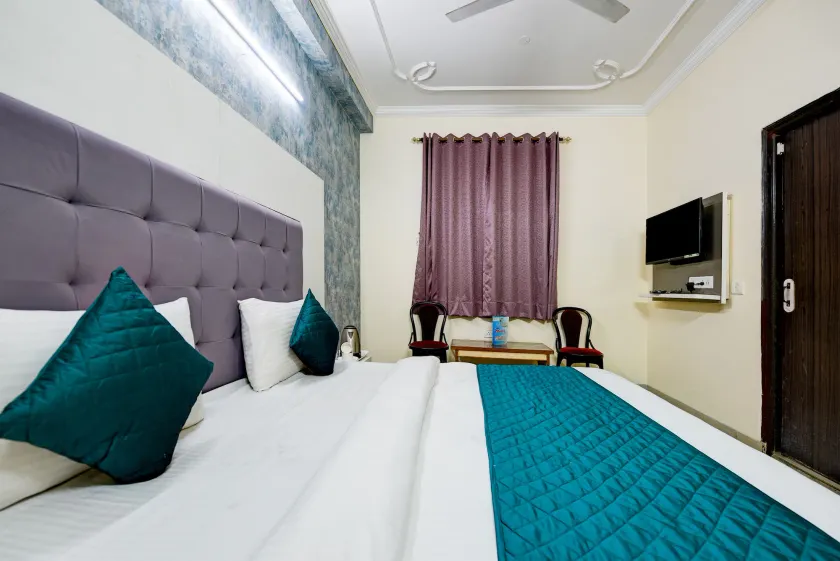 Hotel Mayank Plaza-Near IGI Airport Terminal-3 - Image 1
