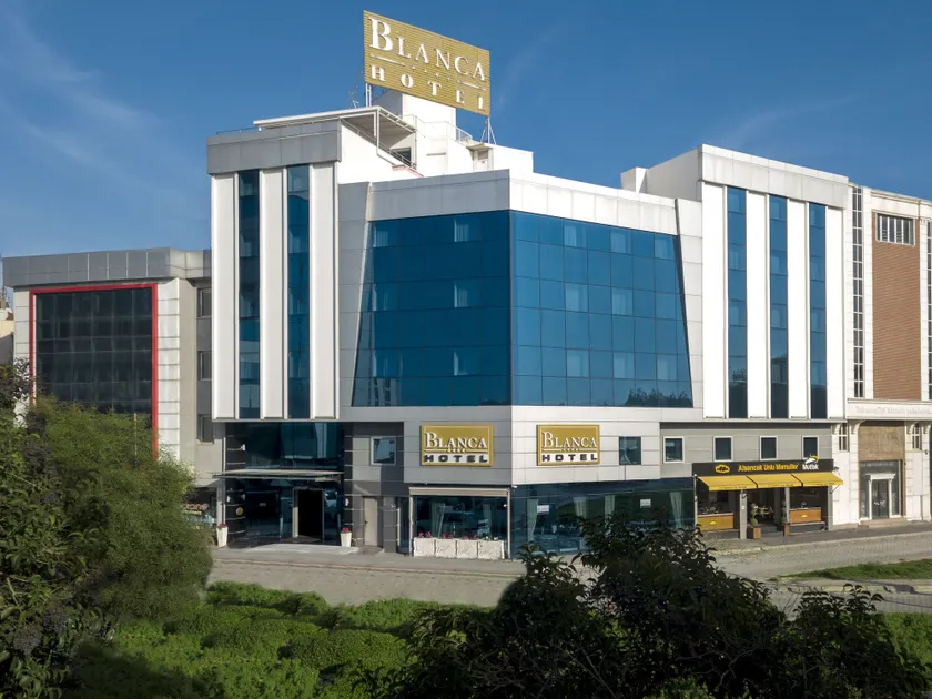 Blanca Hotel - Image 1