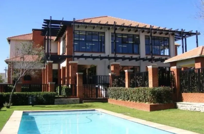 Modern Executive Penthouse All Amenities - Image 1