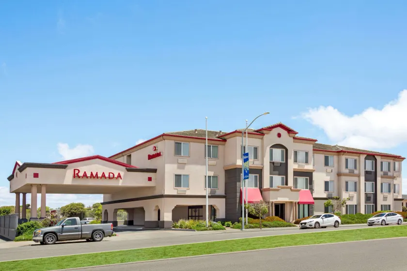 Ramada by Wyndham Marina - Image 1