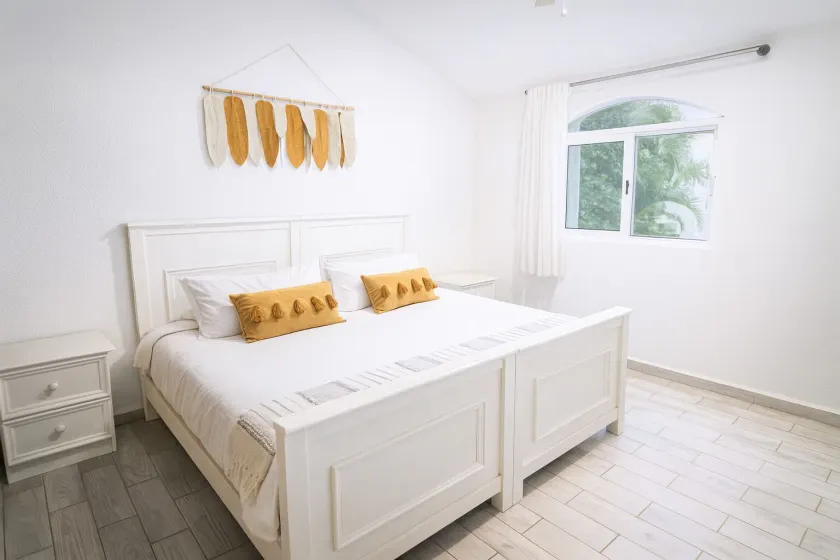Boho Minimal 3-Min Beach Private Parking - Image 1