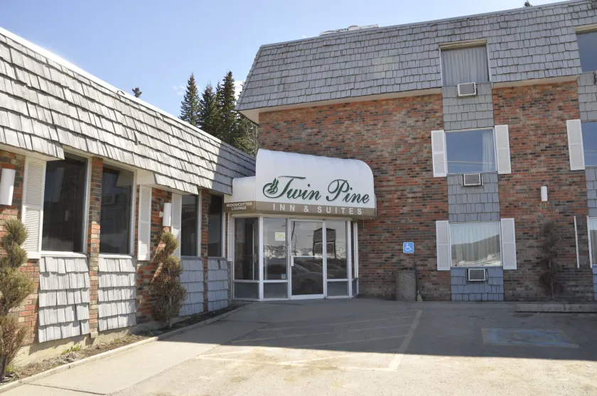 Twin Pine Inn & Suites - Image 1