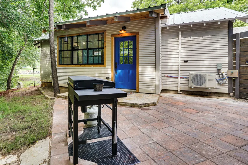 Paluxy Riverfront Couples Studio on Over 2 Acres! - Image 1