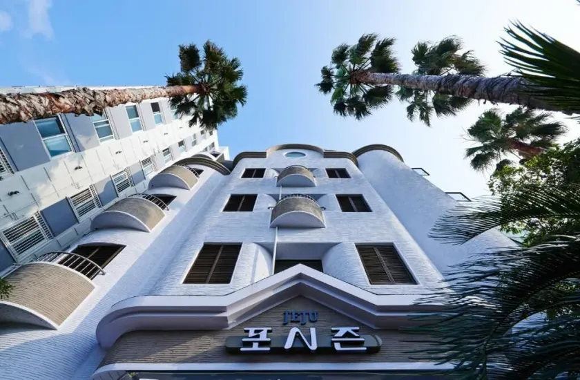 Hotel Four Seasons - Image 1