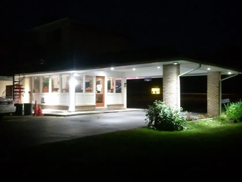 Budget Inn Fairport - Image 1