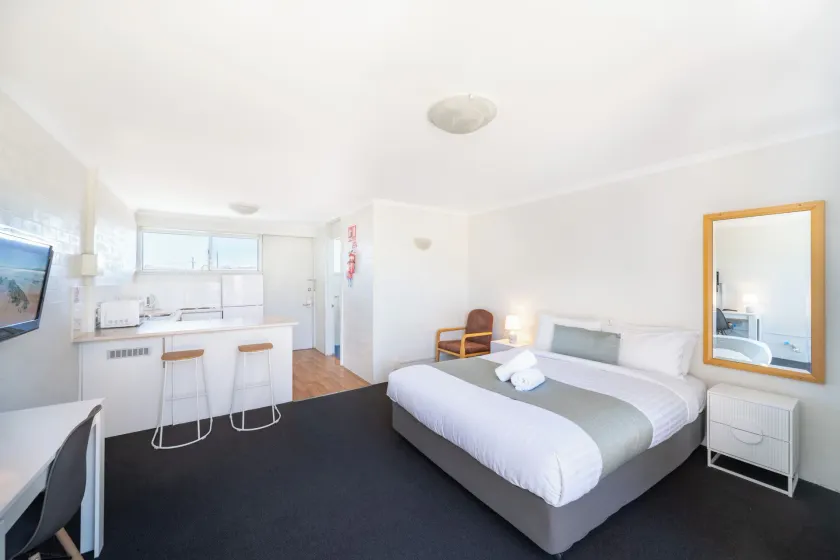 Bathurst Studio Apartments - Image 1