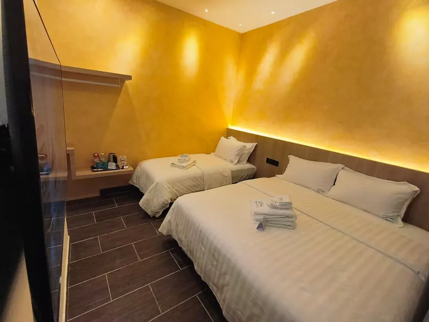 Red's Hotel - Image 1