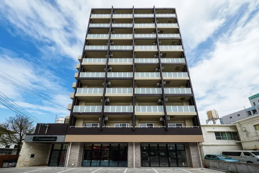 New Normal Hotel in NAMINOUE ニューノーマルホテルイン波の上 - Image 1