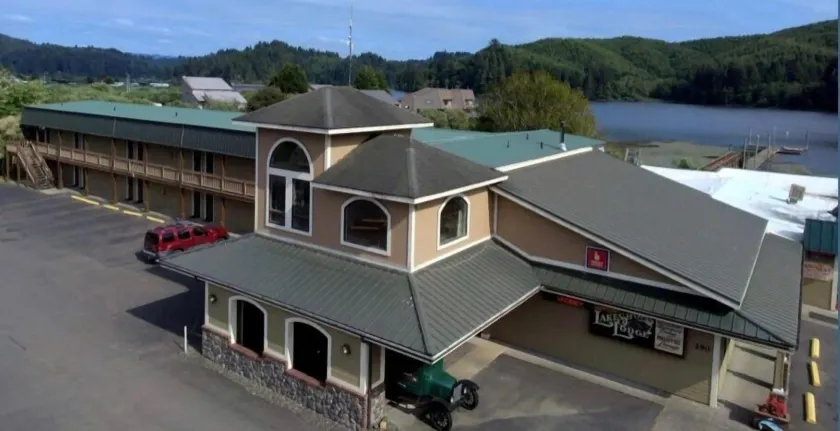 Lakeshore Lodge - Image 1
