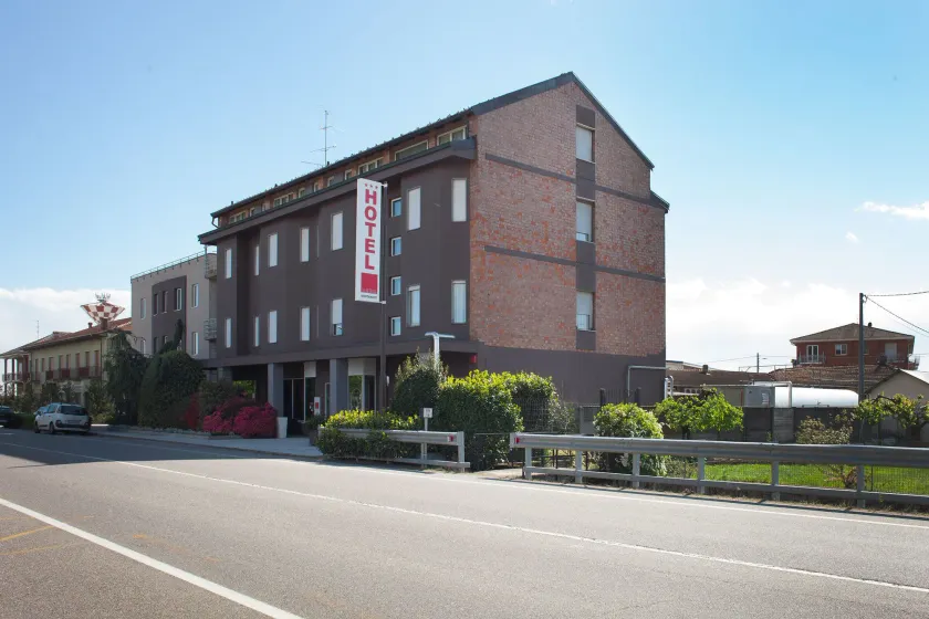 Hotel Ristorante La Bettola - Image 1