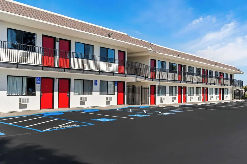 Econo Lodge Stockton near I-5 Fairgrounds - Image 1