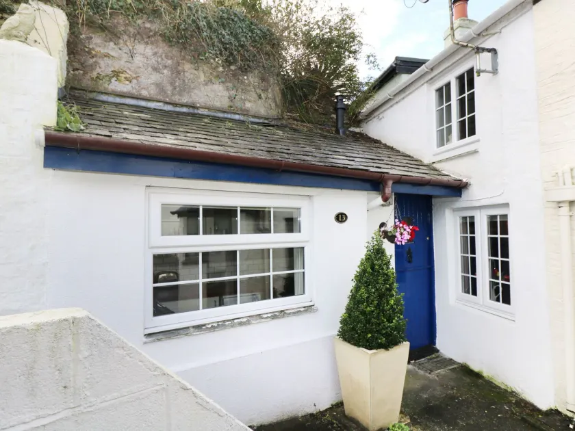 13 Castle Hill - Image 1