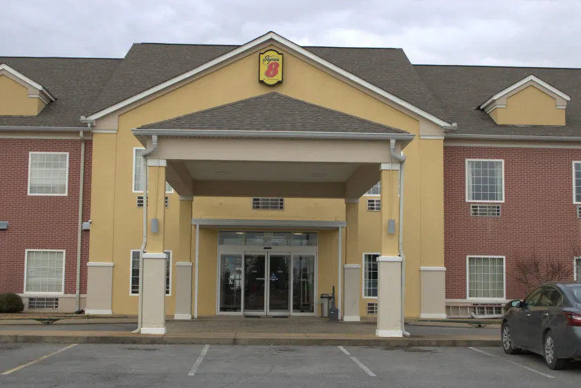Super 8 by Wyndham Rainsville - Image 1