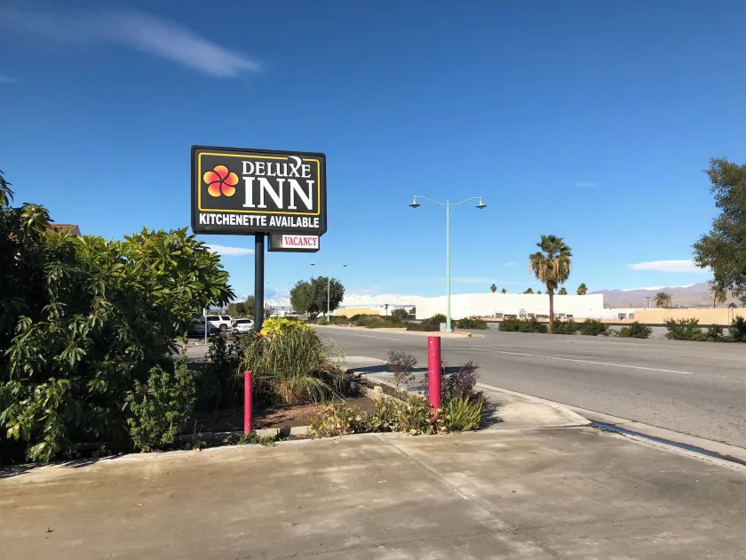 Deluxe Inn - Image 1