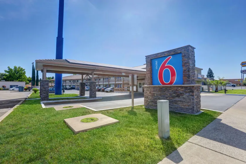 Motel 6-Anderson, CA - Redding Airport - Image 1