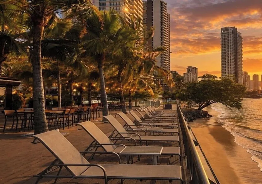 Hompton Hotel by the Beach - Image 1