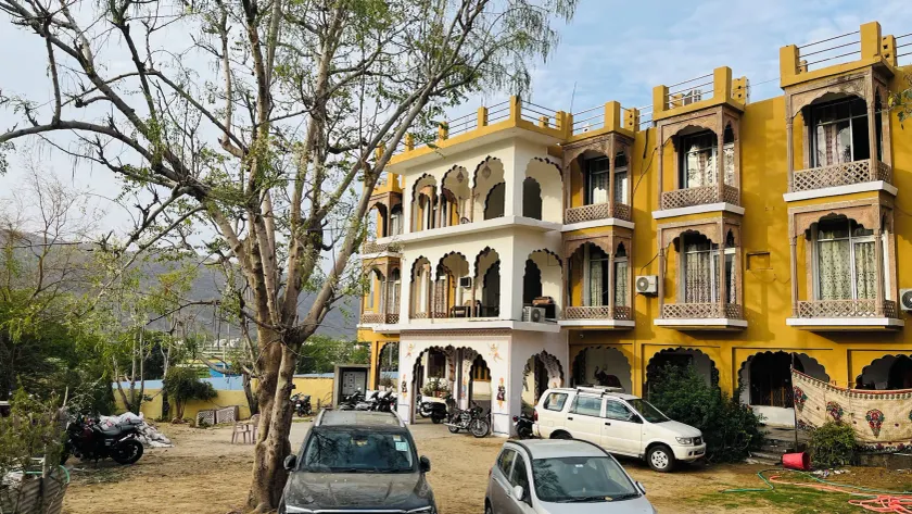 Radhika Palace Hotel - Image 1
