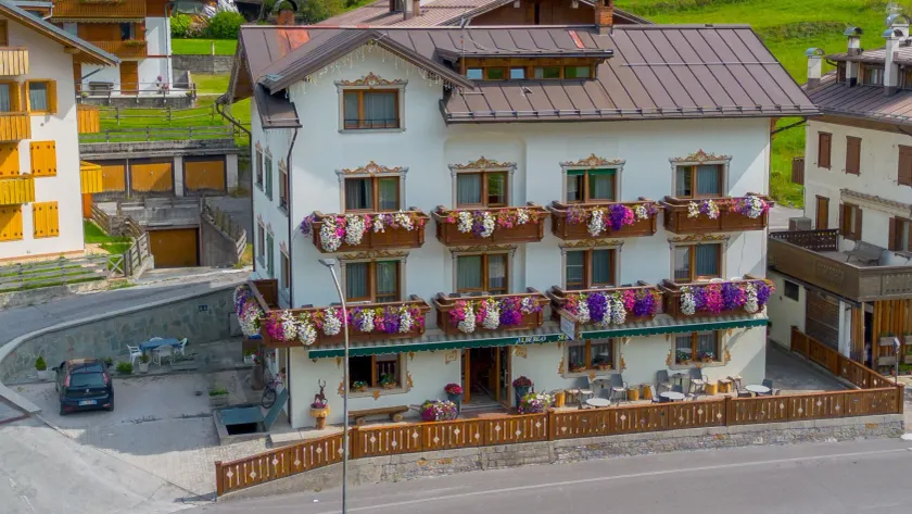 Hotel Serena - Tre Cime Views - Image 1