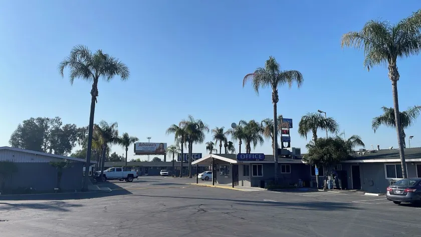 King's Inn Motel - Image 1
