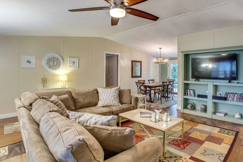 1 Mi to Lake Texoma! Family Home in Woodsy Setting - Image 1
