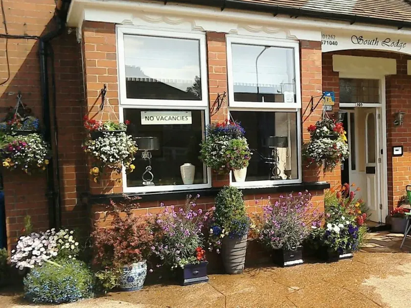 South Lodge Guest House - Image 1