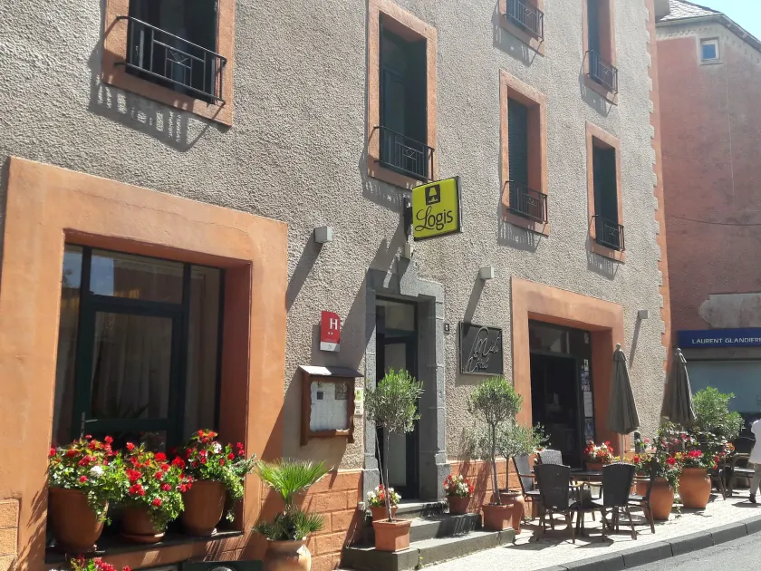 Logis Hotel du Midi - Image 1