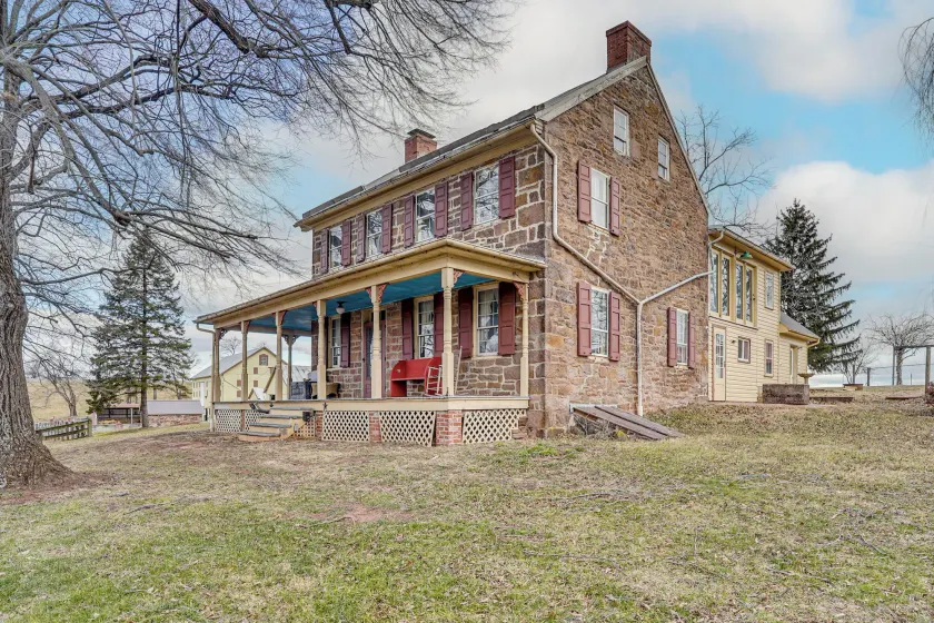 Rural & Historic Detour Escape w/ Horses On-site! - Image 1