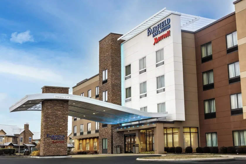 Fairfield Inn & Suites by Marriott Bowling Green - Image 1