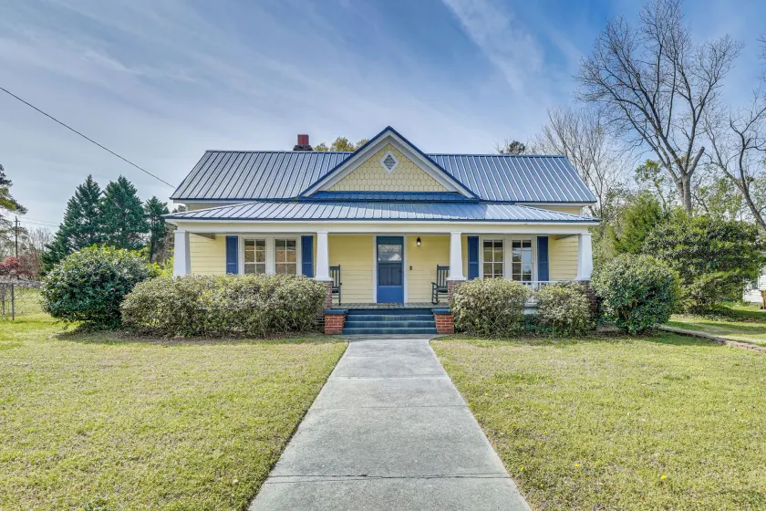 Half-mi to Dtwn Wendell! 60s Farmhouse w/ Fire Pit - Image 1