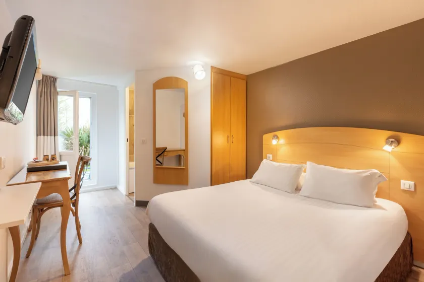 Sure Hotel by Best Western Plaisir - Image 1