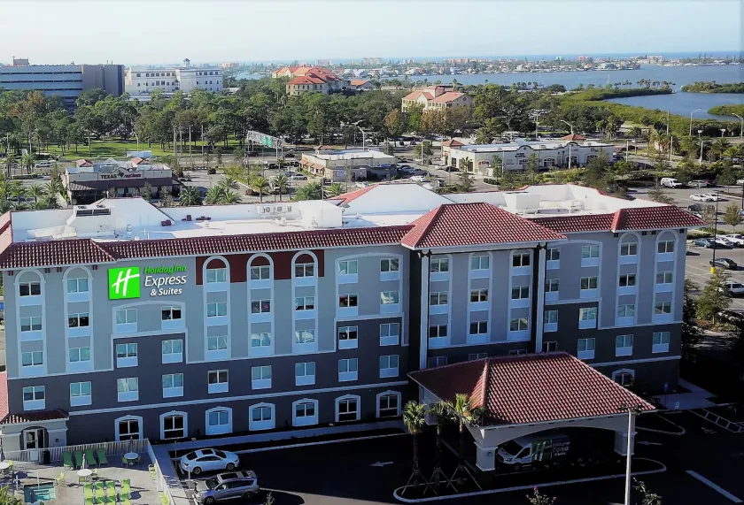 Holiday Inn Express & Suites - St. Petersburg - Madeira Beach by IHG - Image 1