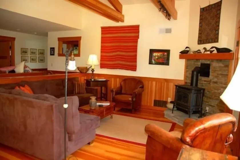 Goss Lake Getaway - Image 1