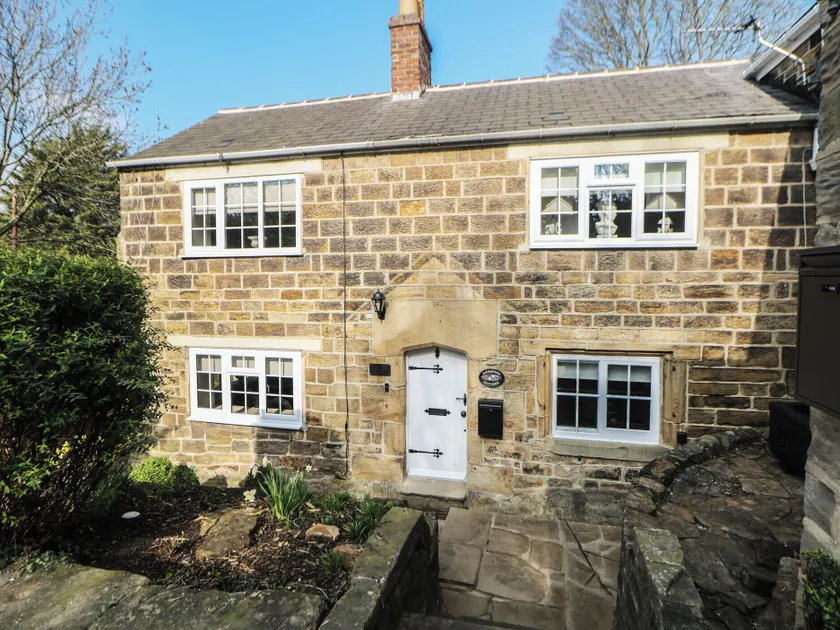 Lake Side Cottage - Image 1