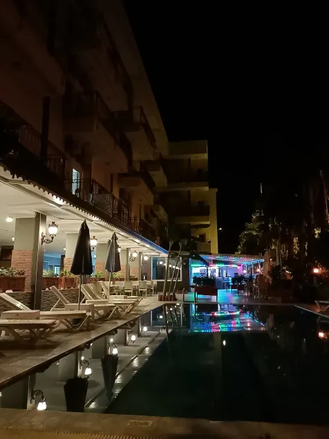 Santana Hotel - Image 1