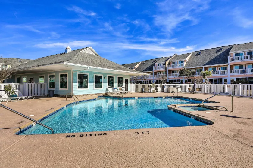 Emerald Isle Condo Near Beach w/ Screened Porch! - Image 1