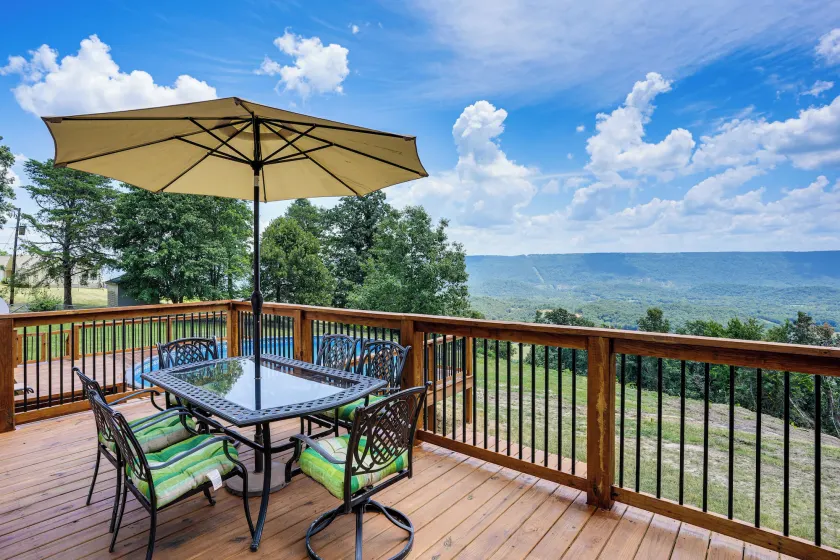 Serene Trenton Home w/ Pool & Mountain Views! - Innenbereich