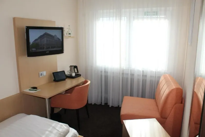 Hotel Berkheimer Hof - Room