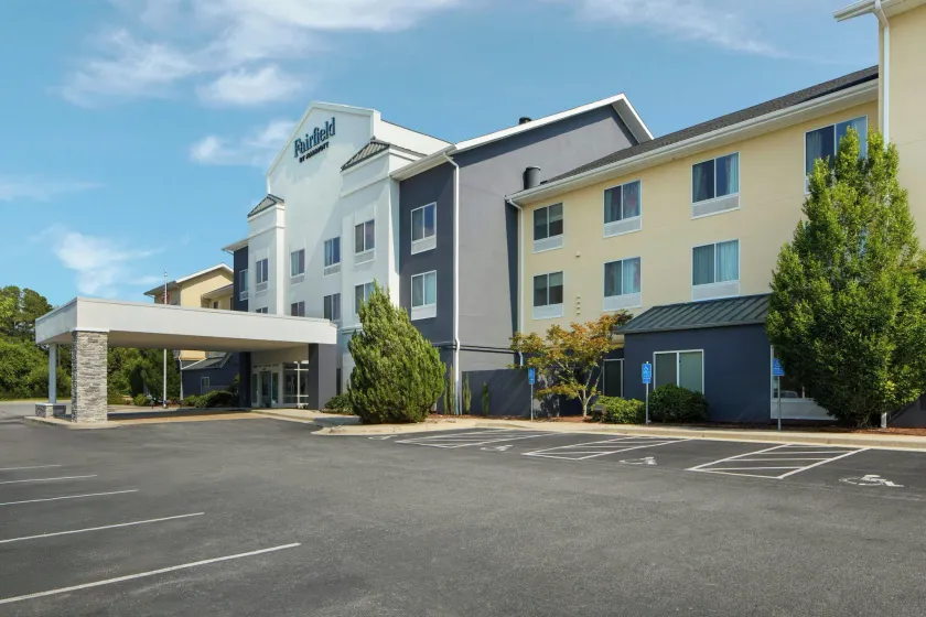 Fairfield Inn and Suites by Marriott South Boston - Image 1