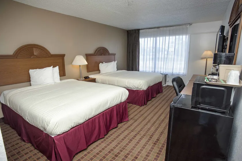 Express Inn & Suites - Image 1