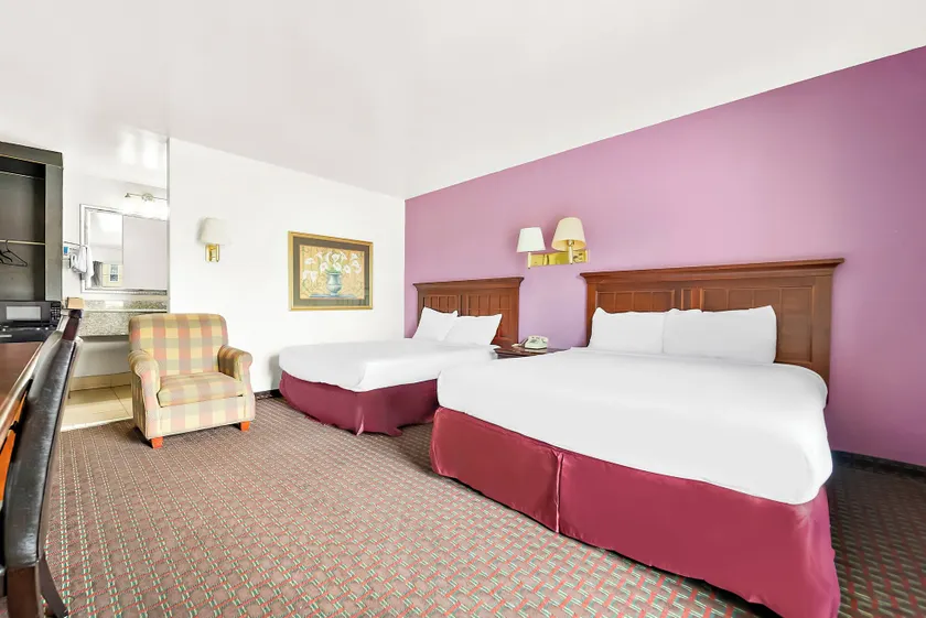 Capitol Inn and Suites - Image 1