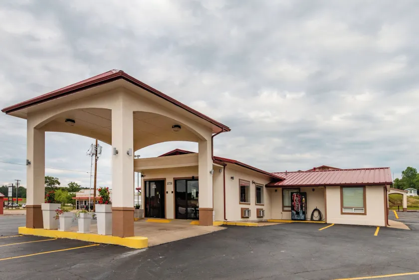 Red Roof Inn Buffalo, TX - Image 1