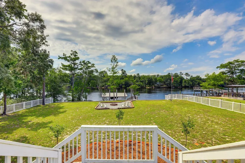Suwannee River Retreat: Dock & Screened Porch! - Image 1