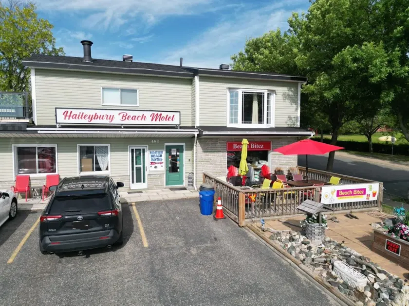 Haileybury Beach Motel - Image 1